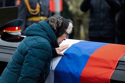 «Цинковый гроб был с окошком, но я не позволила никому смотреть» Через что проходят родные, когда хоронят бойцов СВО?​on 8 Giugno 2025 at 21:01