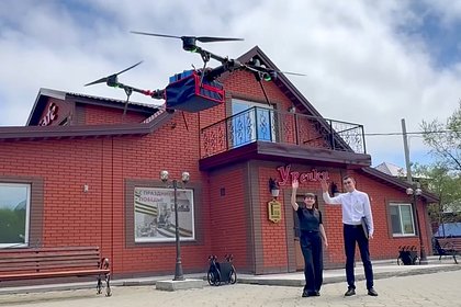 В российском регионе беспилотник впервые доставил еду из кафе