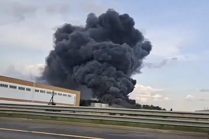 Мощный пожар произошел на складе в подмосковном Пушкине