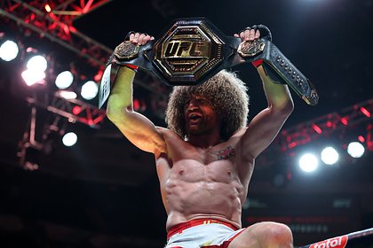 Чемпион UFC встал на колено перед Трампом