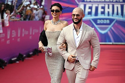На Оксане Самойловой лопнуло платье на премии