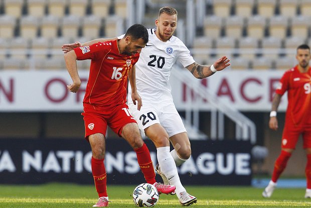 Михкель Айнсалу (справа)