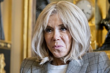 Во Франции раскритиковали наряд жены Макрона