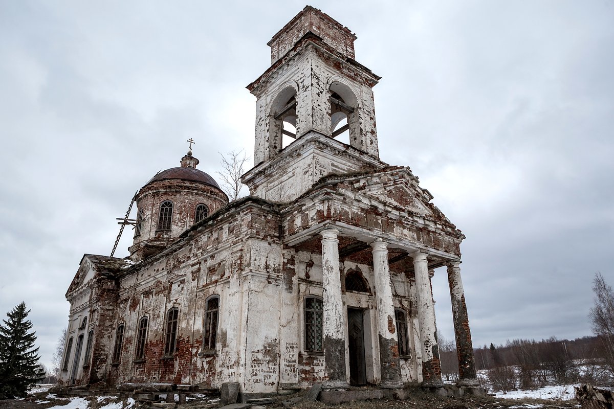 Церковь иконы Божией Матери «Знамение» (1810 год) в храмовом комплексе Палтогского погоста в Вологодской области