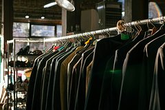 Названы портящие женский образ сочетания цветов в одежде