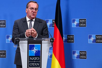 Министр обороны Германии прибыл с необъявленным визитом в Киев