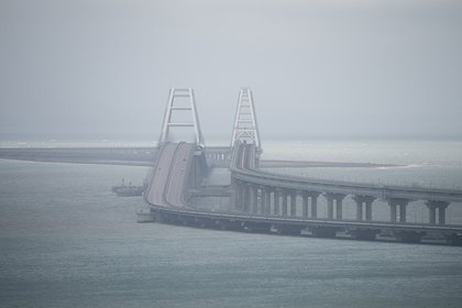 Сотни автомобилей встали в пробке у Крымского моста