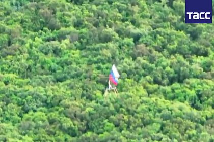 Беспилотник доставил флаг России в Херсон и попал на видео