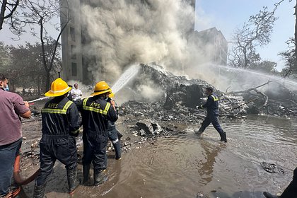 Власти Индии перекрыли дороги вокруг места крушения самолета в Индии