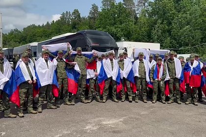 Вернувшиеся из украинского плена военные поздравили с Днем России