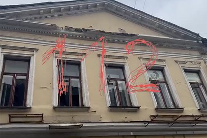 В центре Москвы обрушился фасад жилого дома