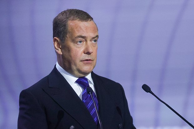 Медведев назвал G7 «зомби» и раскритиковал позицию европейских лидеров