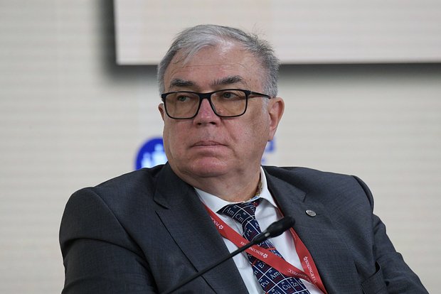 Михаил Чудаков