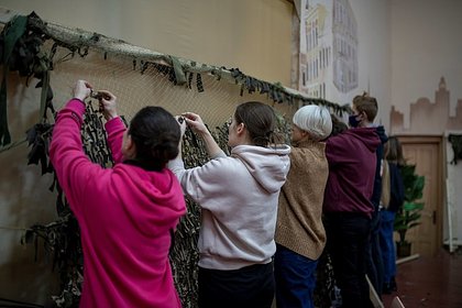 Военкор объяснил привлечение Киевом женщин в ВСУ