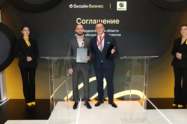 Генеральный директор Билайна Сергей Анохин и президент ОТП Банка Илья Чижевский