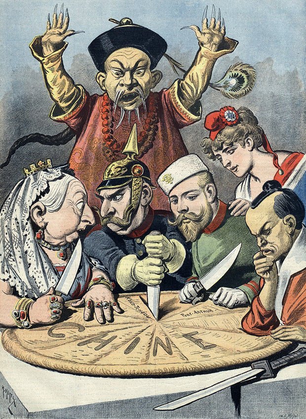 Раздел Китая европейскими державами и Японией. Карикатура 1890-х годов. В нижнем ряду (слева направо): британская королева Виктория, германский кайзер Вильгельм II, российский император Николай II, справа от его плеча символ Франции Марианна, крайний справа японский император Муцухито (Мэйдзи)