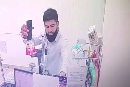 Польстившийся на интимную смазку в московской аптеке бородач попал на видео