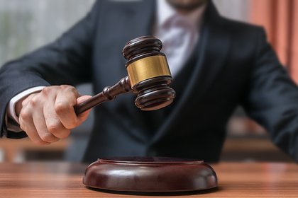 Таинственное золотое кольцо с кузнечиком продали за четыре миллиона рублей