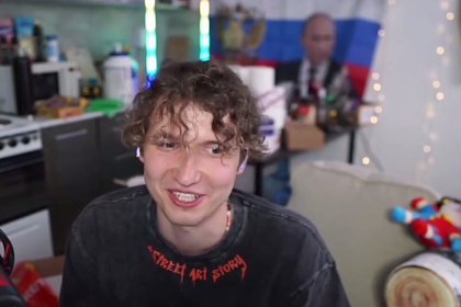 Сорвавший со стены российский флаг стример попал под уголовное дело