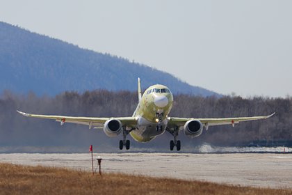 Импортозамещенный SJ-100 впервые пролетел почти через всю Россию
