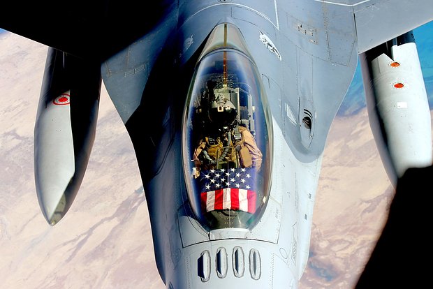 Истребитель F-16 Fighting Falcon