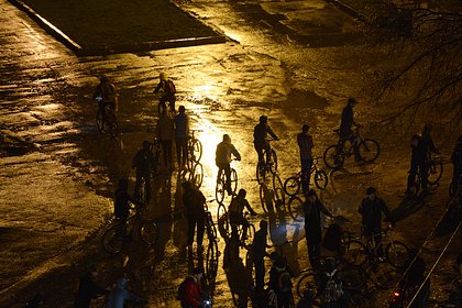 В Санкт-Петербурге полиция задержала десятки участников ночного велозаезда