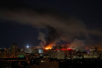 Пылающее после удара место производства дронов ВСУ попало на видео