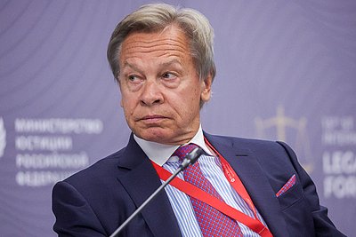 В России заявили об установлении трансгендерного режима в США