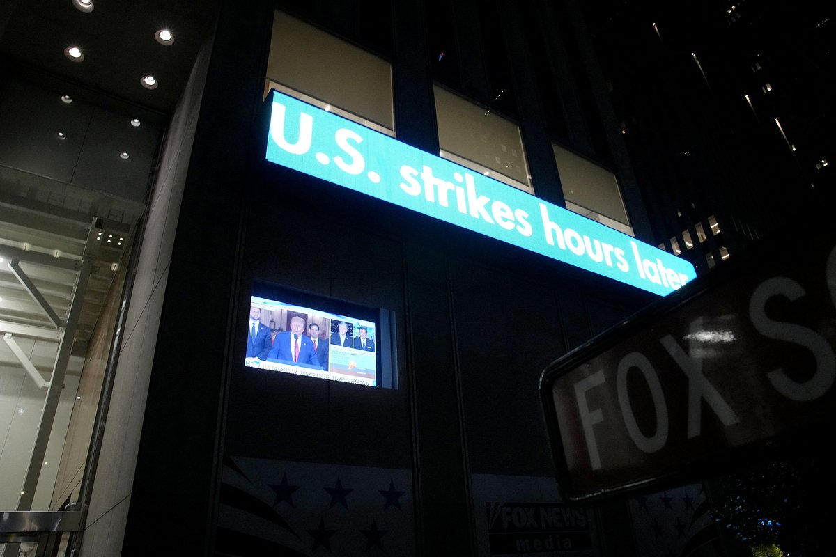 В новостной ленте Fox News (Нью-Йорк, США) появляется заголовок об ударах США по ядерным объектам Ирана, 21 июня 2025 года