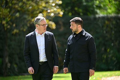 Зеленский сообщил о визите в Великобританию