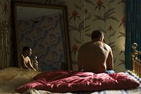«Год хожу с пластиной в груди. Крепления можно прощупать через кожу» Как и зачем российские мужчины меняют внешность?