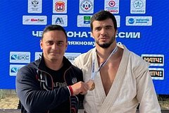Аслан Курбанов (справа)