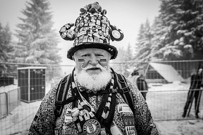 Умер самый известный биатлонный болельщик