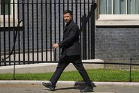 Зеленский неожиданно появился на официальной встрече в костюме. С чем это связано и почему может разозлить Трампа?