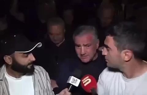 Самвел Карапетян (в центре)
