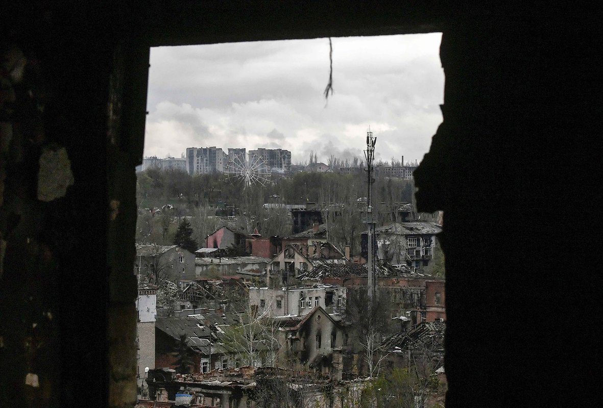 Вид на Артемовск из окна дома, апрель 2023 года