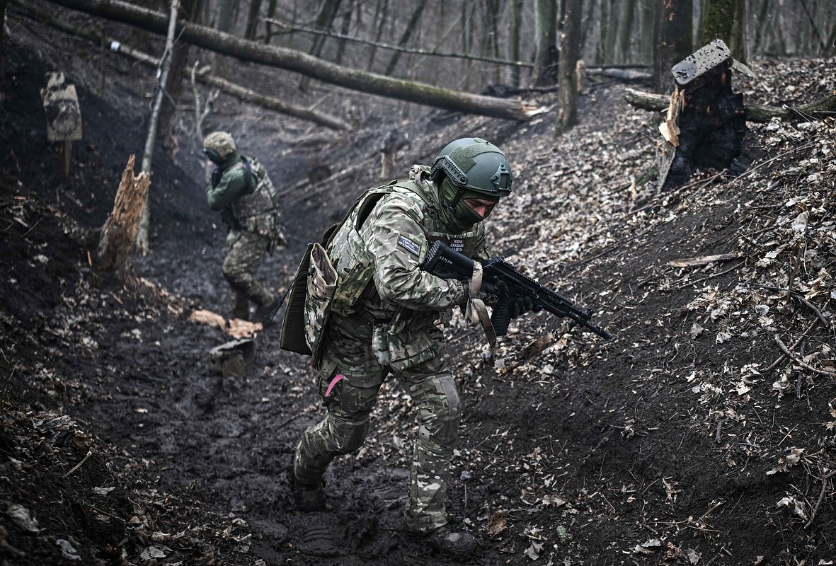 Военнослужащие штурмового подразделения Федосийского полка ВДВ отрабатывают боевое слаживание в Курской области