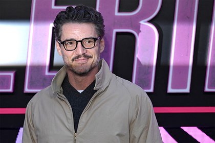 50-летний Педро Паскаль снялся в трусах для Vanity Fair