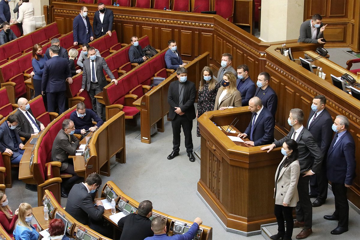 Член депутатской фракции партии «Голос» Рустем Умеров выступает на очередном заседании Верховной Рады, Киев, Украина, 1 декабря 2020 года