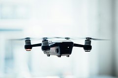 В Таганроге обломки сбитого дрона повредили школу и жилые дома В Таганроге обломки сбитого дрона повредили школу и жилые дома