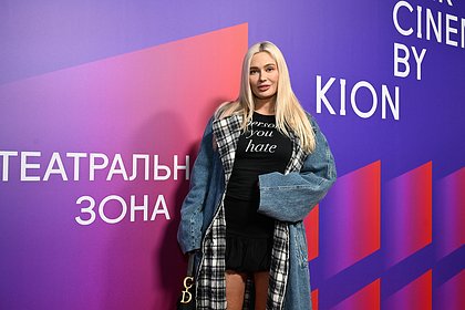 Звезда сериала «Универ» вышла в свет с сумкой за 354 тысячи рублей
