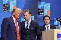 Дональд Трамп и министр обороны США Пит Хегсет