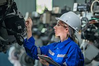 К 2055 году половину существующих специальностей автоматизируют.  Какие профессии точно будут нужны?