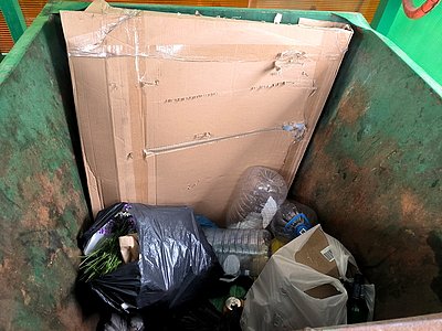 В Подполье рассказали об ищущих еду и вещи на помойках жителях Херсона