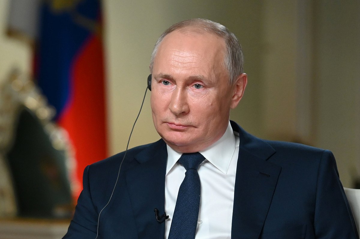 Президент России Владимир Путин на интервью с репортером NBC News Киром Симмонсом в Москве в 2021 году.