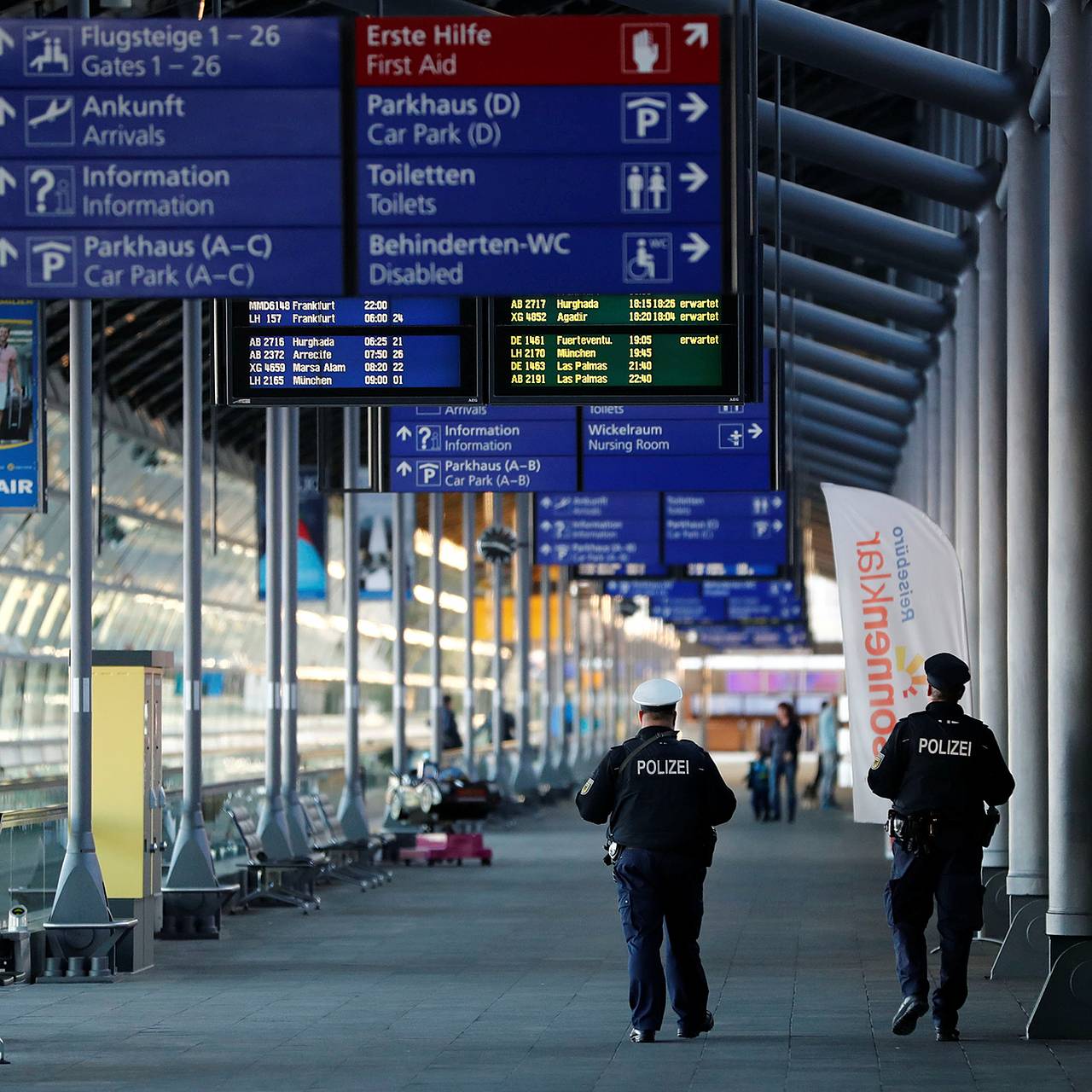 Мужчины напились до бессознательного состояния и лишились отпуска в Европе