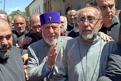 Суд арестовал архиепископа Микаеля Аджапахяна