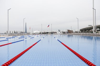 В Петербурге заработал круглогодичный открытый бассейн