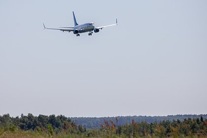 Летевший в Калининград самолет экстренно сменил курс