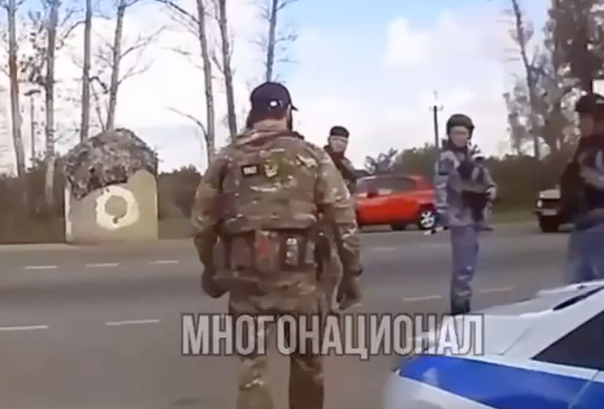 «Им так было по кайфу». Чеченские бойцы напали на сотрудников военной полиции. Военкоры потребовали навести порядок